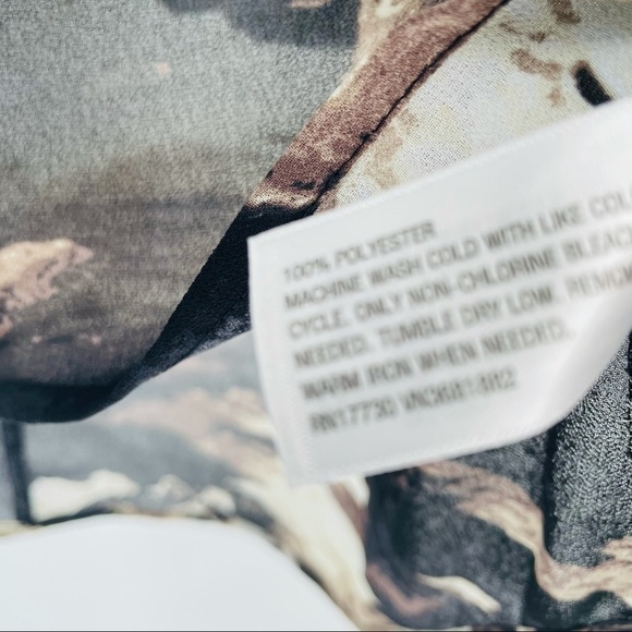 Mossimo Black abstract art-to-wear office corpcore long sleeve tunic shirt - Picture 4 of 9